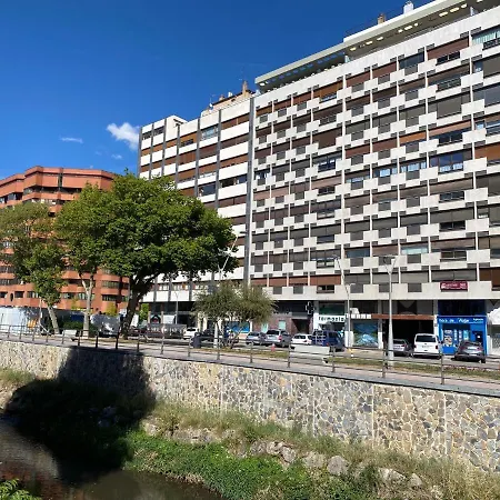 Atuaire Luminoso Duplex En Reyes Catolicos Parking Incluido Apartment